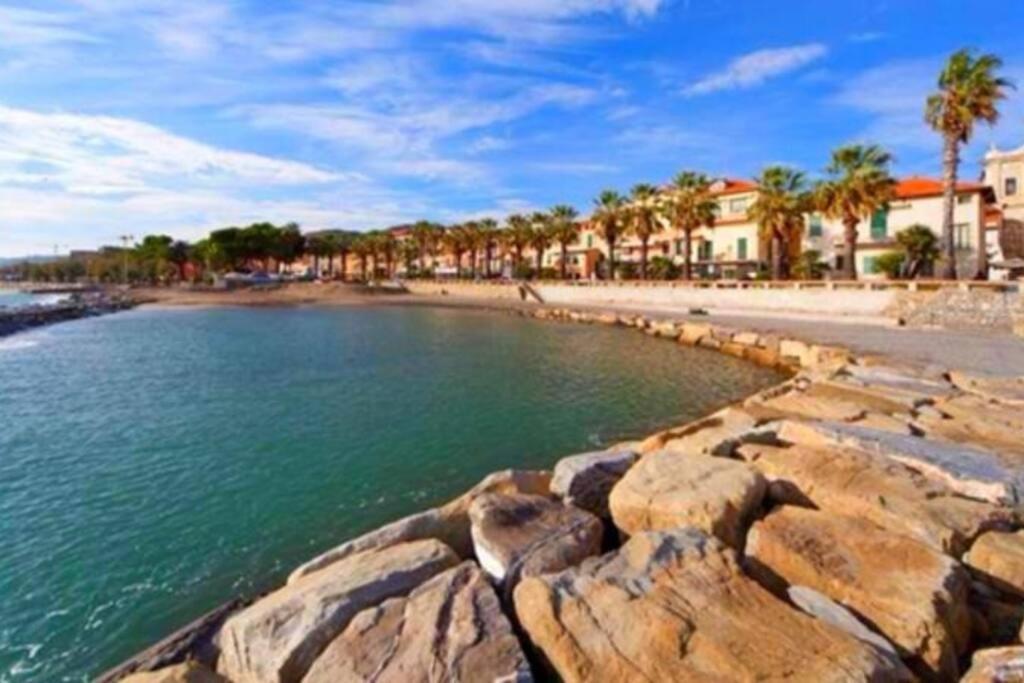 Appartamento 50 Mt Mare Con Parcheggio Riservato Riva Ligure Exterior foto